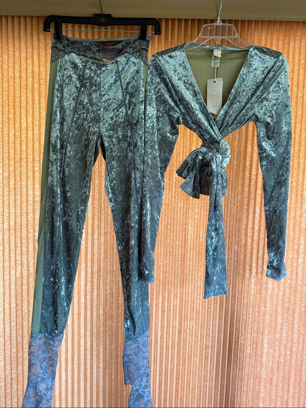HAH By Free People Women's Silver Velvet Wrap Top & Jogger Pants Set Size L/M - Picture 3 of 11